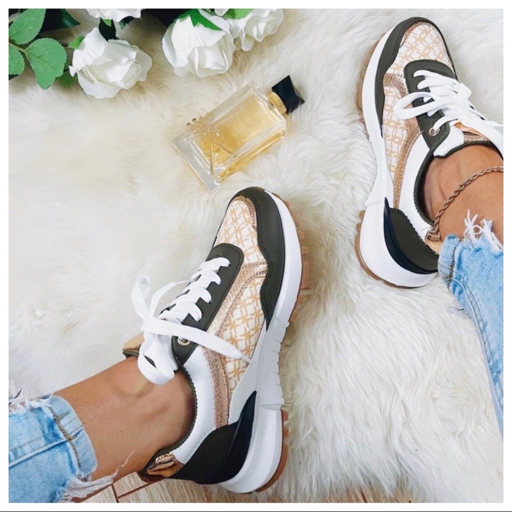 #32 Paris Clara Fashion Most Comfortable Sneakers